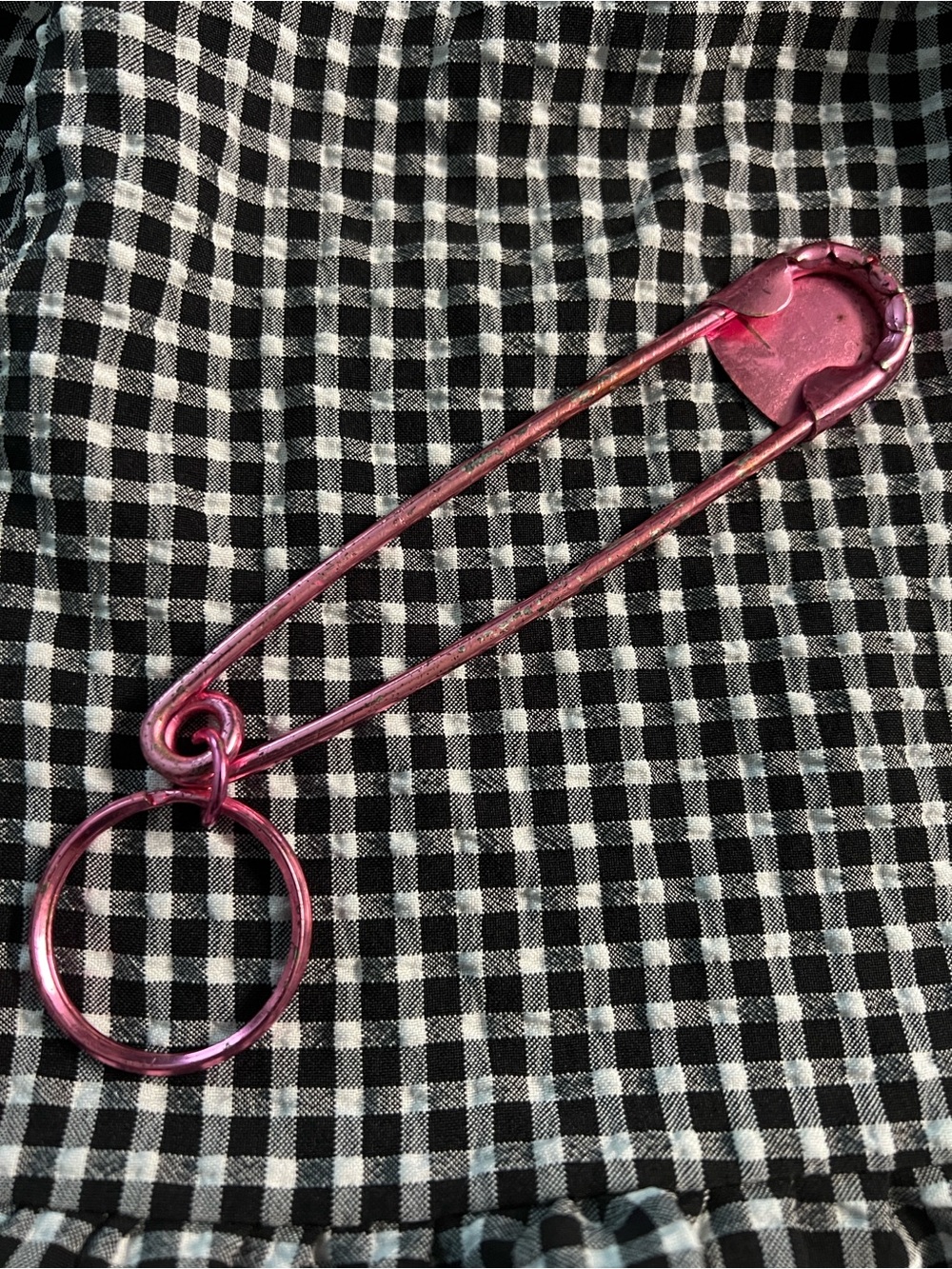 Large Pink metallic Safety Pin Keyring Accessory - Picture 2 of 5